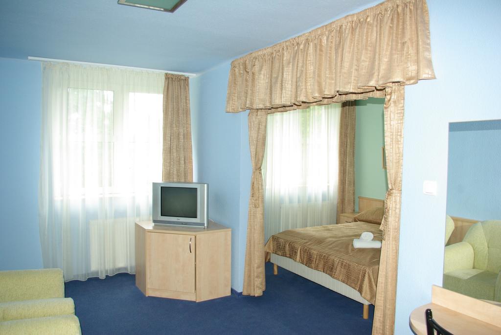 Salgo Hotel Salgótarján Zimmer foto